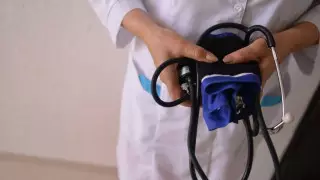 "Қолға тиетіні одан да аз". Медицина қызметкерлерінің жалақысын көтеру ұсынылды