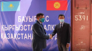Политологи высказались о помощи Казахстана Кыргызстану