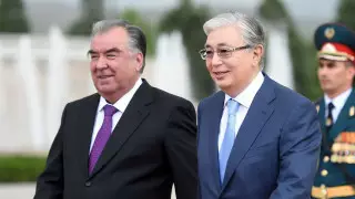 Президент Таджикистана проводил Токаева в аэропорт