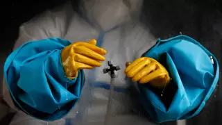 В Индии на фоне эпидемии "черной плесени" появилась более опасная "белая плесень"