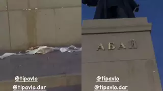Памятник Абаю закидали яйцами и туалетной бумагой в Павлодаре