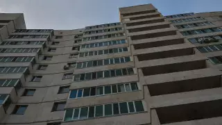 Устанавливая кондиционер, мужчина сорвался с 9-го этажа в Уральске