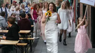 "Вышла замуж за себя". 42-летняя женщина рассказала, как открыться для любви