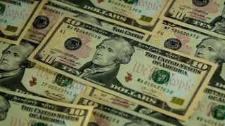 Курс доллара продолжает падать