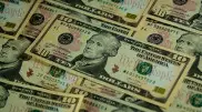 Курс доллара продолжает падать