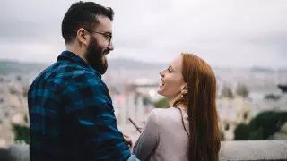 "Флиртует или просто общается?" Названы 20 признаков романтического поведения