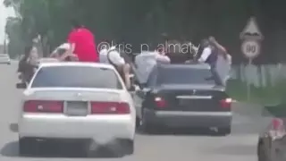 Кортеж устроил беспредел на трассе Алматы - Бишкек