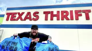 "Увидел человеческую ногу, но это был протез". Мужчина делает карьеру на продаже мусора