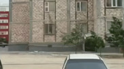 Облицовка дома в третий раз за 2 дня обрушилась в Актау