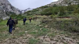 Разделились на 2 группы - найденные в горах Туркестанской области туристы