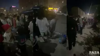 Жители Актау до ночи стояли в очереди к водовозу