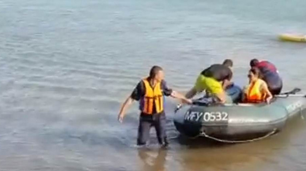 Унесенную в море на сапборде девушку спасли в Актау