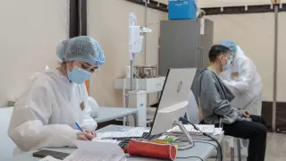 Казахстанцам начали выдавать справку о вакцинации: как ее получить