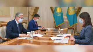 Токаеву доложили о сокращении численности госслужащих