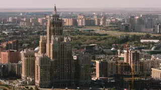 14-летний астанчанин упал с 20-го этажа. В Сети подозревают новую "смертельную" игру