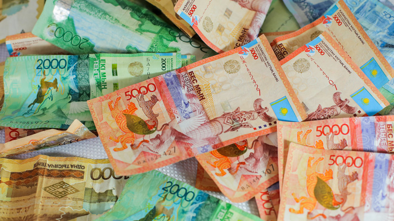 Правила обращения старых банкнот изменятся в Казахстане с 12 июня