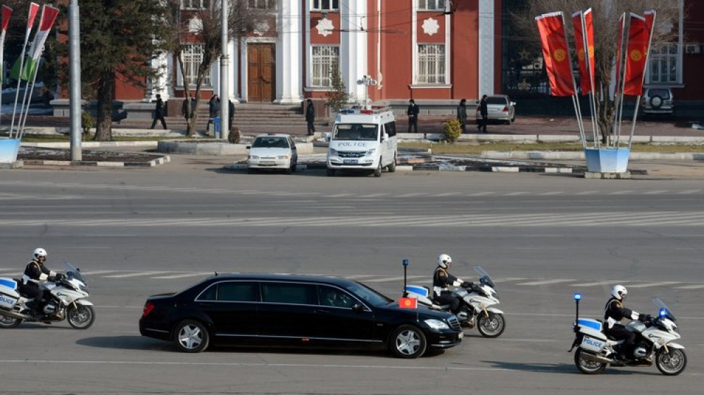 Кортеж президента Кыргызстана попал в аварию: погиб сотрудник ГКНБ