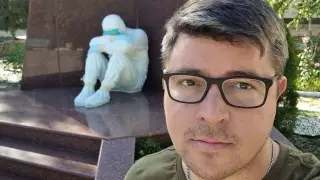 Онколог предупредил о симптоме рака, который можно заметить во время еды