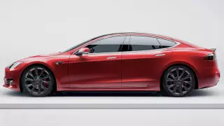 Tesla отказалась от производства самой дорогой модели авто