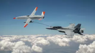 Беспилотник впервые заправил самолет в воздухе