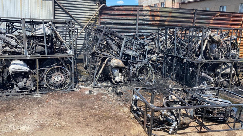 36 мотоциклов сгорело в пожаре в Нур-Султане