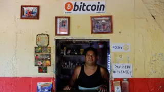 Первая страна в мире сделала биткоин официальным платежным средством