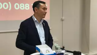 Слуховой аппарат теперь отправят акиму СКО Кумару Аксакалову