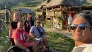 Нет условий: жителю Актау с инвалидностью пришлось переехать в другую страну