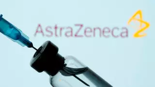 Ученые признали побочные эффекты вакцины AstraZeneca