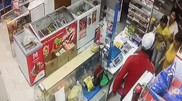 Нападение с ножом попало на видео в магазине в ЗКО
