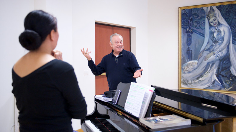"Астана Опера" пригласила для мастер-класса лучшего профессора вокальной техники