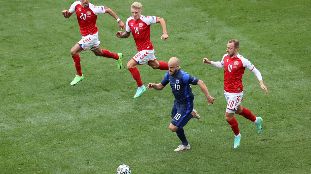 Стало известно, когда возобновится матч Евро-2020 между сборными Дании и Финляндии