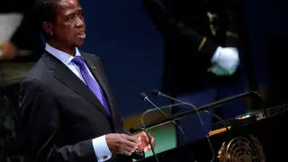 Президент Замбии потерял сознание на параде