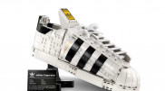 LEGO выпустила кроссовки Adidas из кубиков