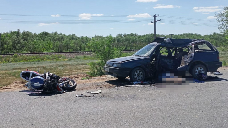 В Уральске водители мотоцикла и авто погибли в аварии