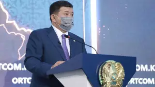 "Я дома не питаюсь". Акима Атырауской области спросили о тратах на продукты