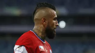 Чилийских футболистов накажут за посещение парикмахера