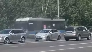 Дымящийся троллейбус сняли на видео в Алматы