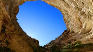 "Боишься - не лезь". Какие красоты открываются туристам в пещерах Казахстана