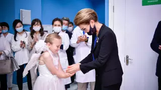 Дарига Назарбаева посетила центр реабилитации для детей "Қамқорлық" в ЗКО