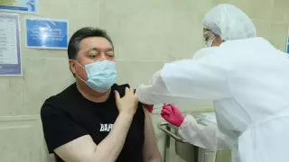 Премьер-министр Мамин вакцинировался от коронавируса