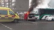 Lada загорелась в Нур-Султане после столкновения с автобусом