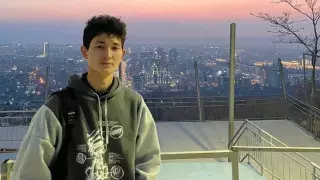 Президент наградил студента, спасшего женщину и детей в фонтане Алматы