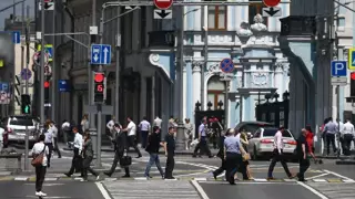 Песков указал нежелающим привиться россиянам на необходимость сменить работу