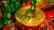 Крупнейший производитель установок для майнинга биткоинов остановил продажи