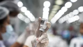 Сами предложили - Сагинтаев об обязательной вакцинации в сфере услуг