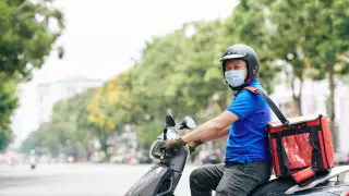 Мы поддерживаем ужесточение ПДД - Сагинтаев о доставщиках еды