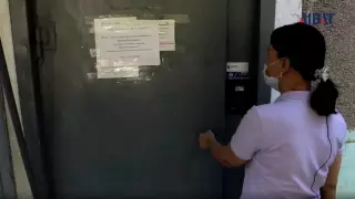 Одинокая бабушка держит в страхе целый дом в Актобе