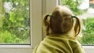 Трехлетний ребенок выпал из окна в ВКО