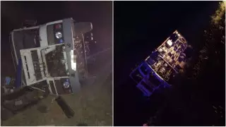 Автобус перевернулся на трассе в Актюбинской области